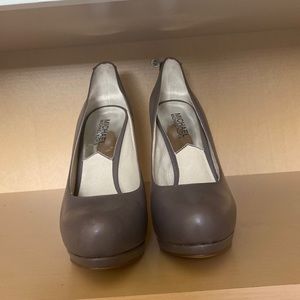 Beautiful Michael Kors pump